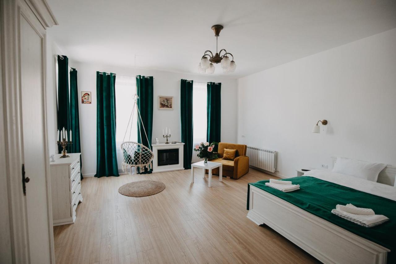 Studio Manzur Брашов Экстерьер фото